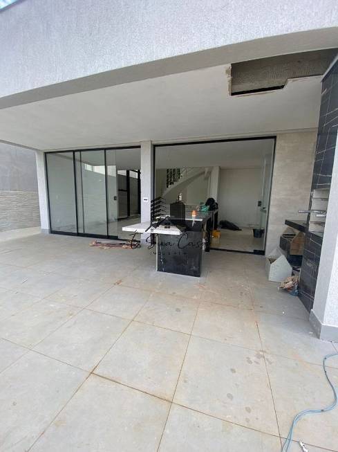 Casa à venda com 4 quartos, 416m² - Foto 2