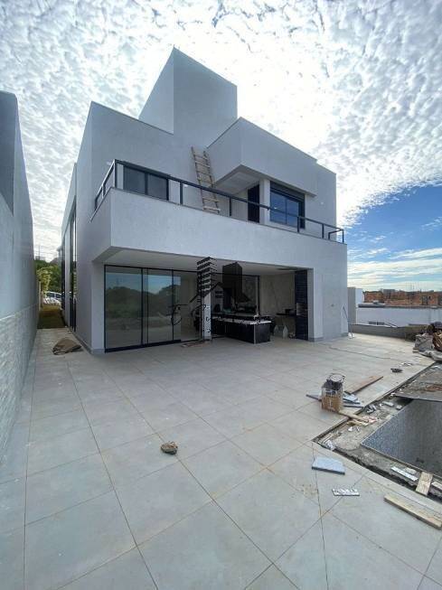 Casa à venda com 4 quartos, 416m² - Foto 1