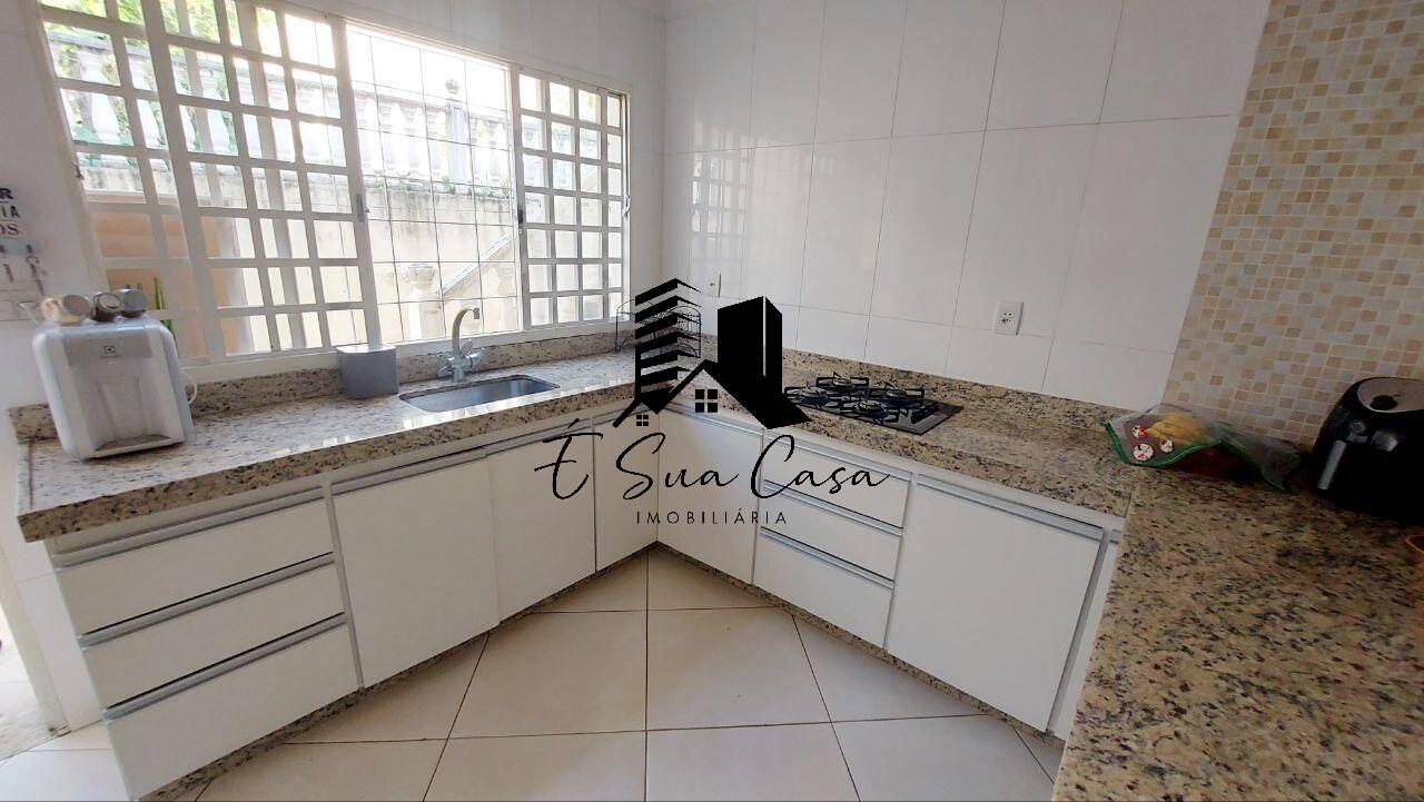 Casa, 3 quartos, 360 m² - Foto 1