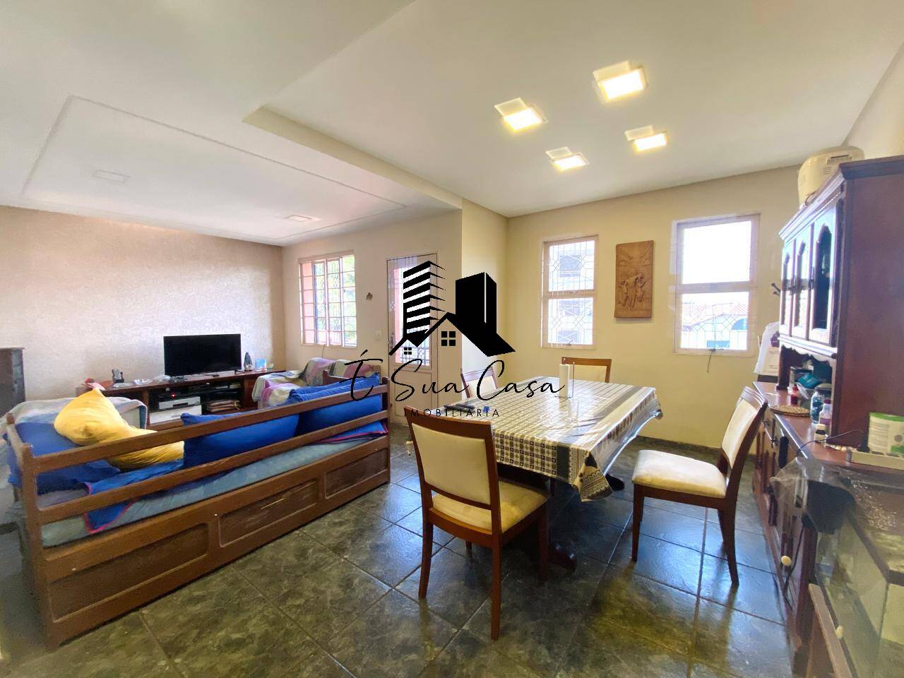 Casa à venda com 4 quartos, 280m² - Foto 3