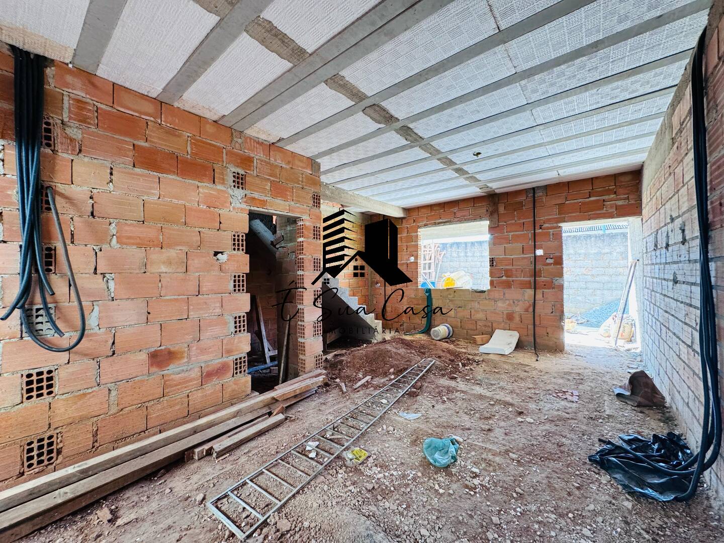 Casa à venda com 3 quartos, 180m² - Foto 2