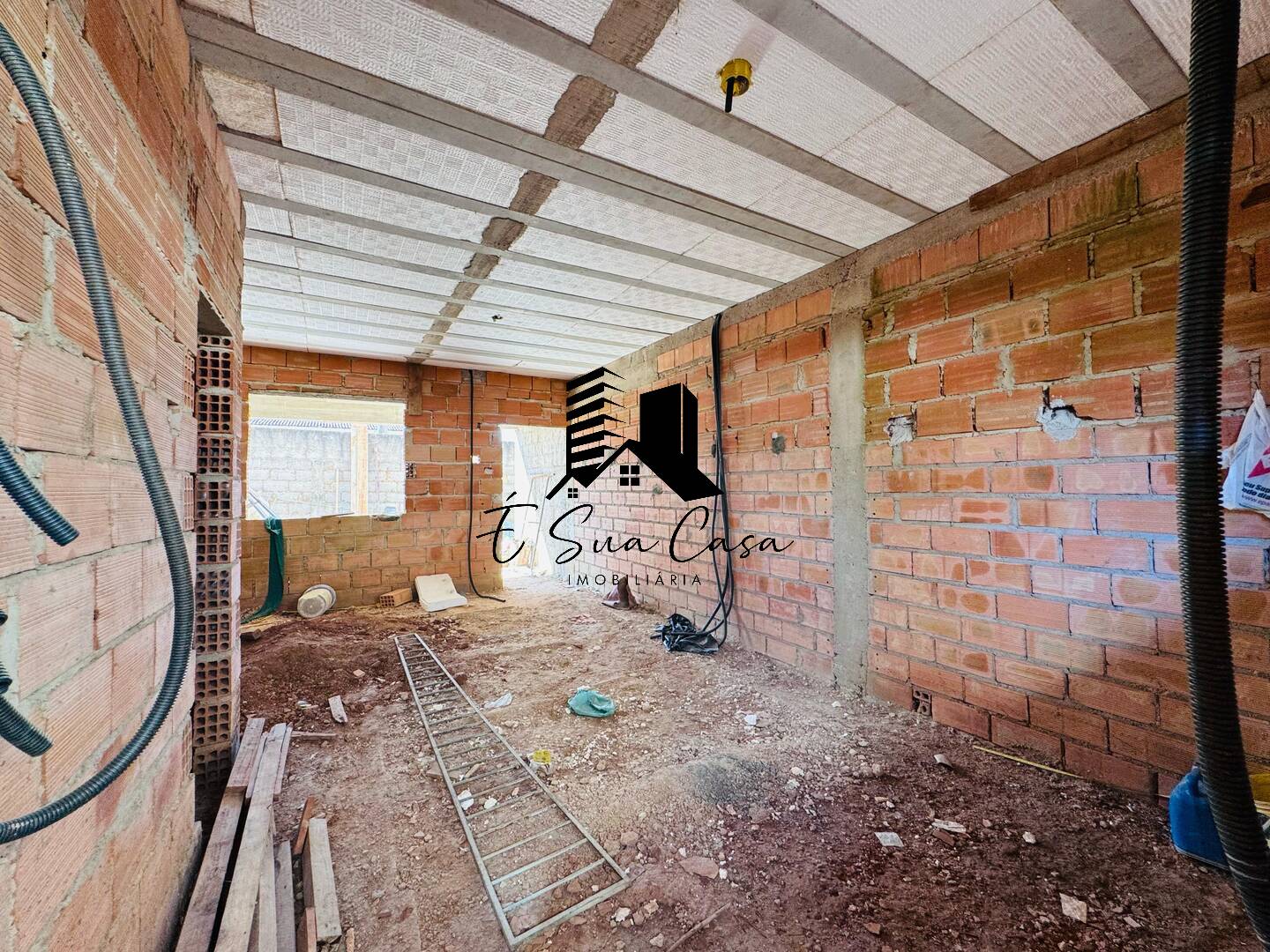 Casa à venda com 3 quartos, 180m² - Foto 4