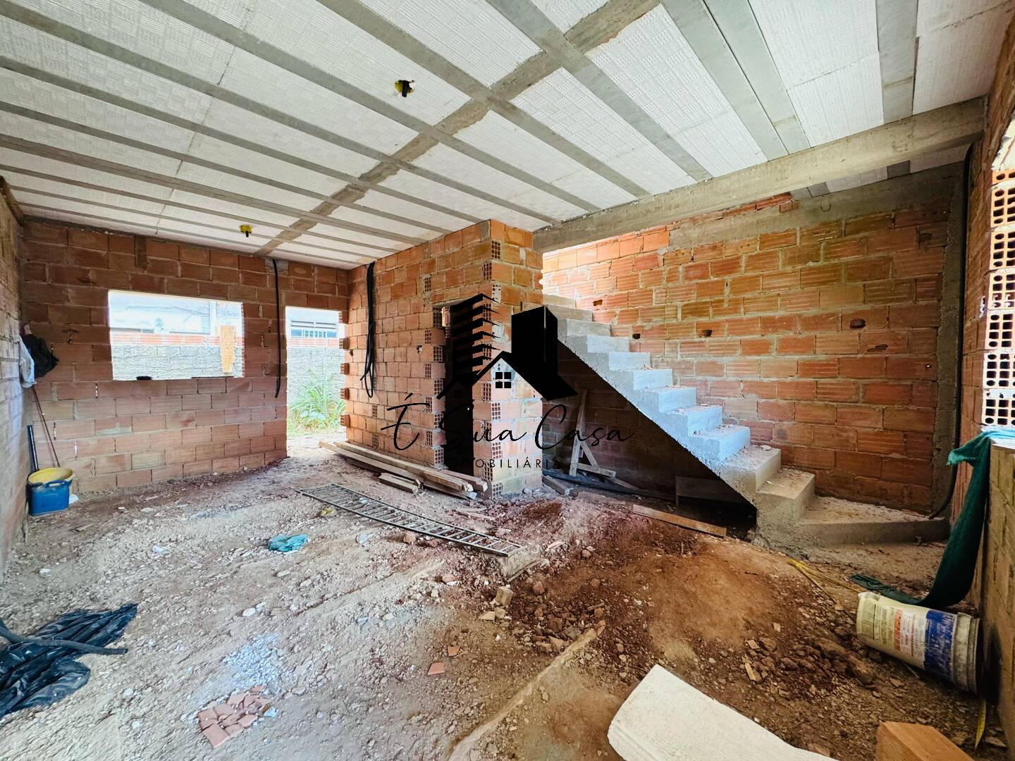 Casa à venda com 3 quartos, 180m² - Foto 1