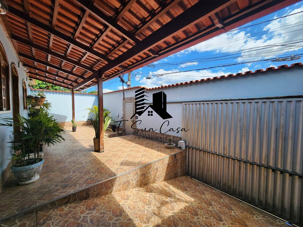 Casa à venda com 3 quartos, 360m² - Foto 2