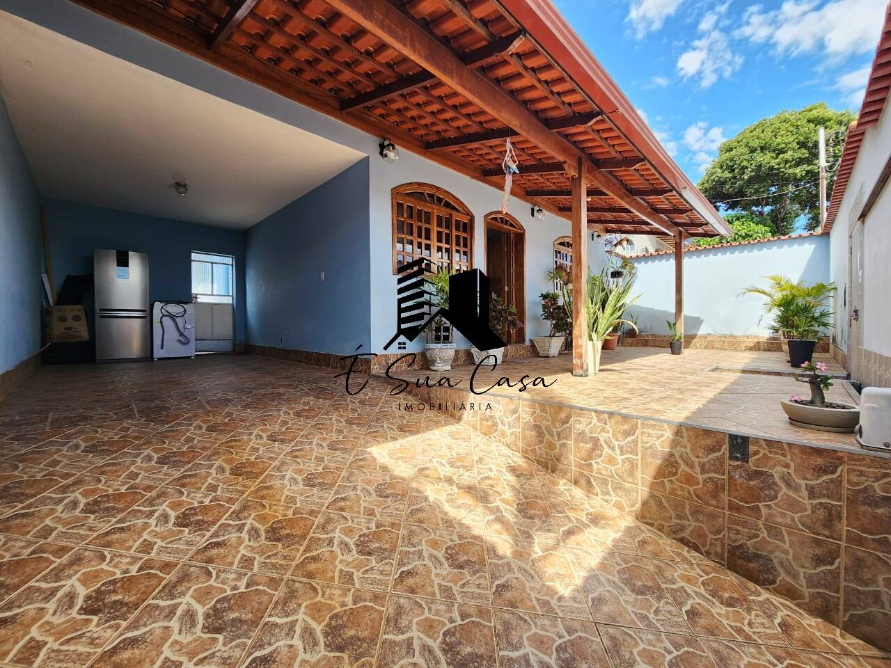 Casa à venda com 3 quartos, 360m² - Foto 1