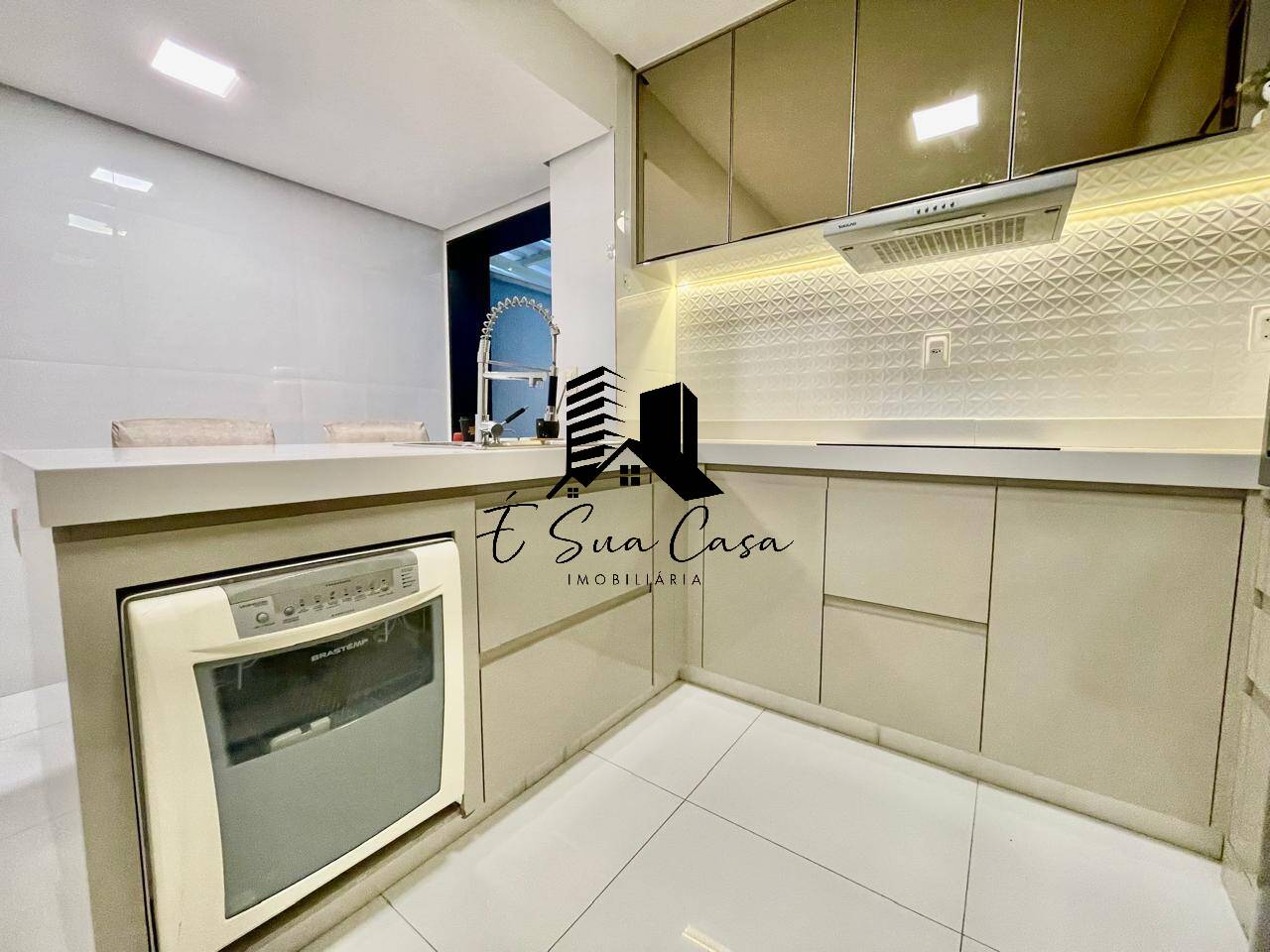 Apartamento à venda com 2 quartos, 77m² - Foto 6
