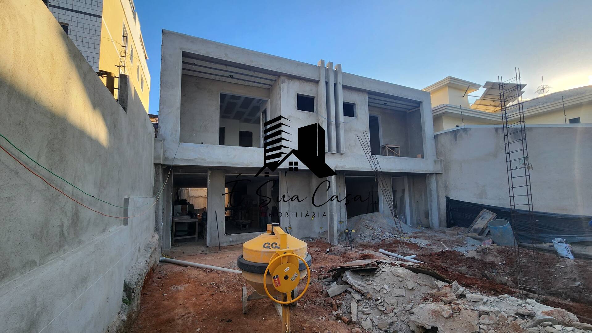 Casa à venda com 3 quartos, 180m² - Foto 1