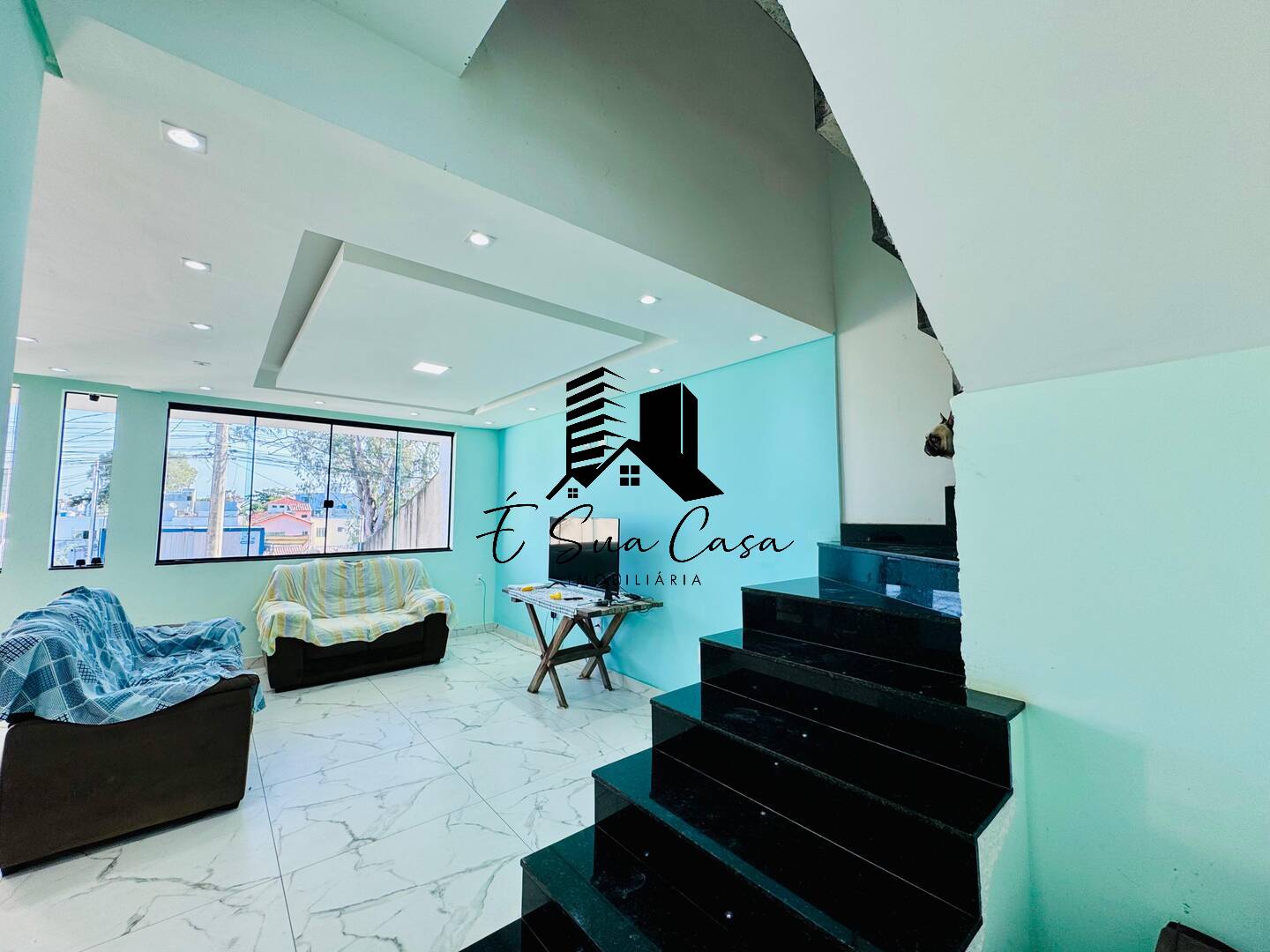 Casa à venda com 4 quartos, 220m² - Foto 2