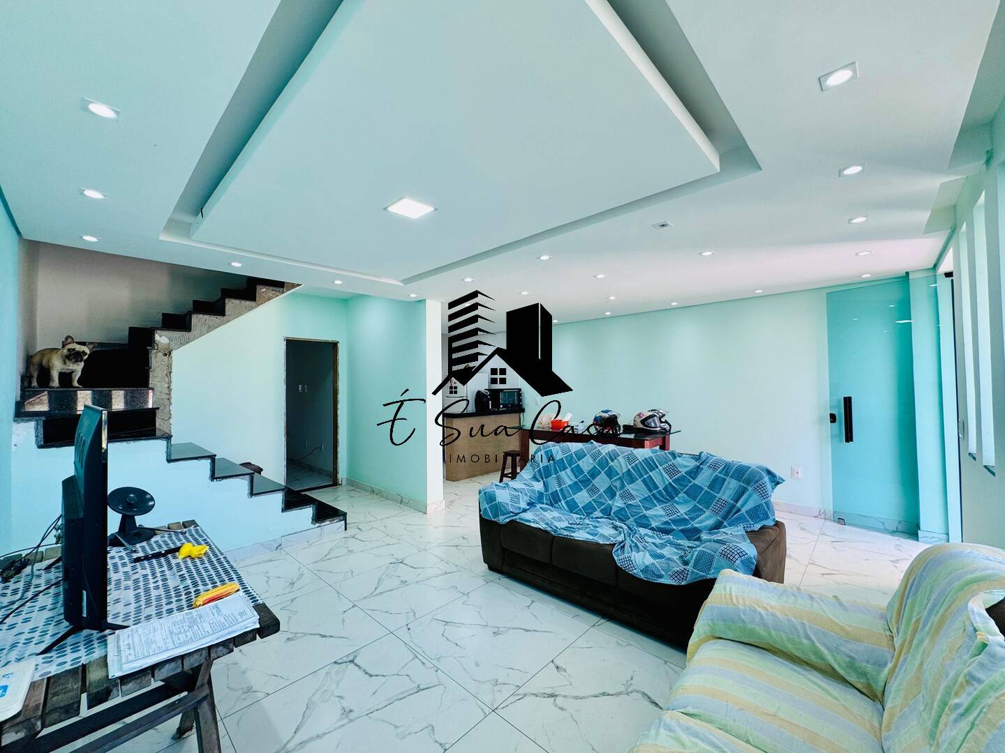 Casa à venda com 4 quartos, 220m² - Foto 1