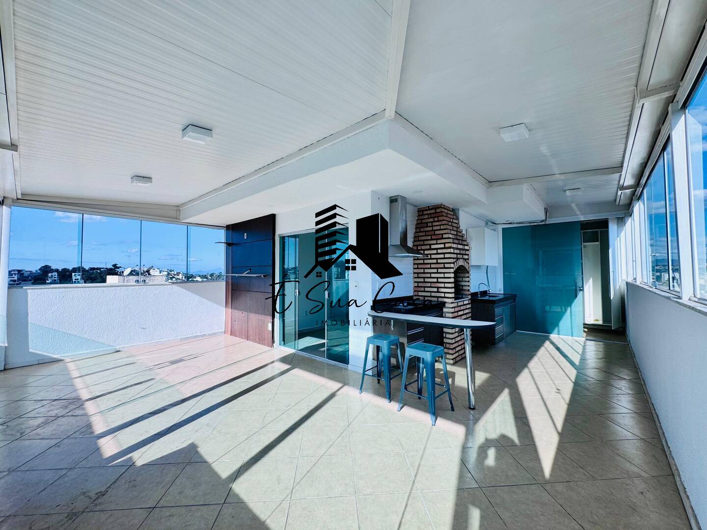 Cobertura à venda com 3 quartos, 200m² - Foto 1