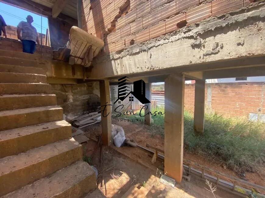 Casa à venda com 3 quartos, 200m² - Foto 2