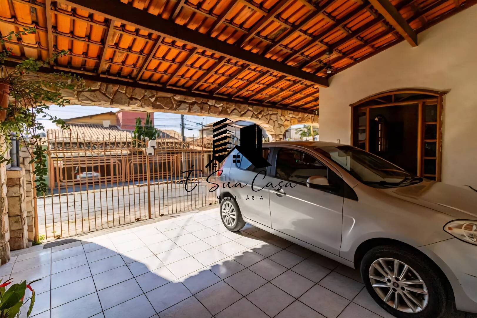 Casa à venda com 3 quartos, 360m² - Foto 2