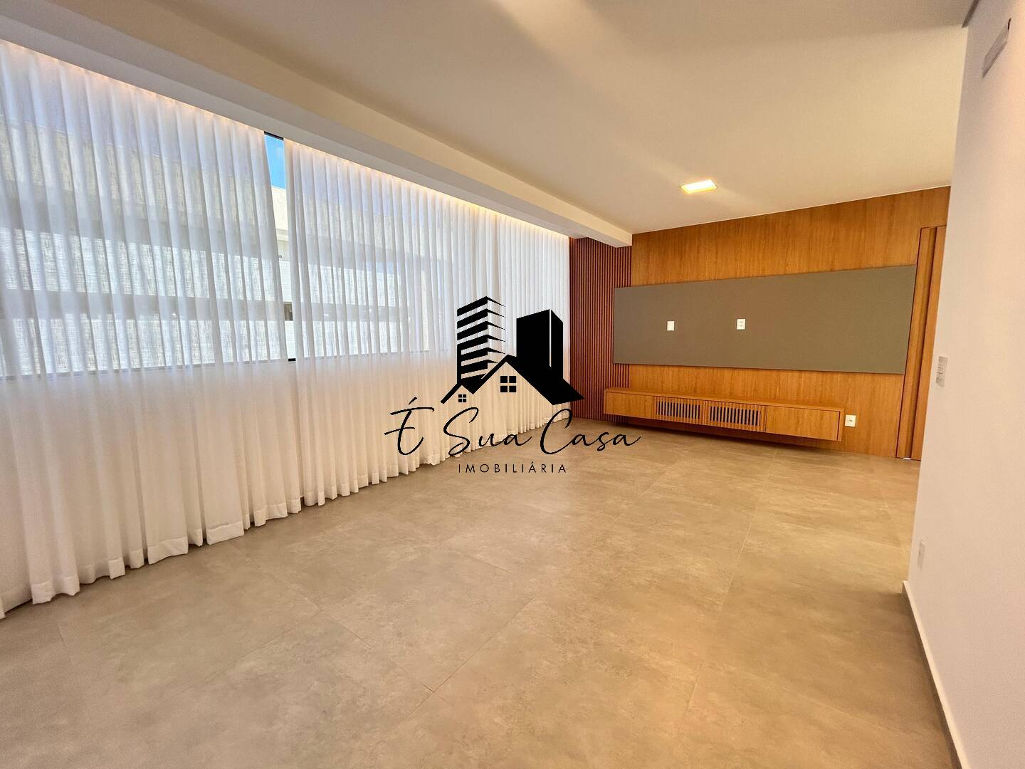 Apartamento para alugar com 3 quartos, 225m² - Foto 2