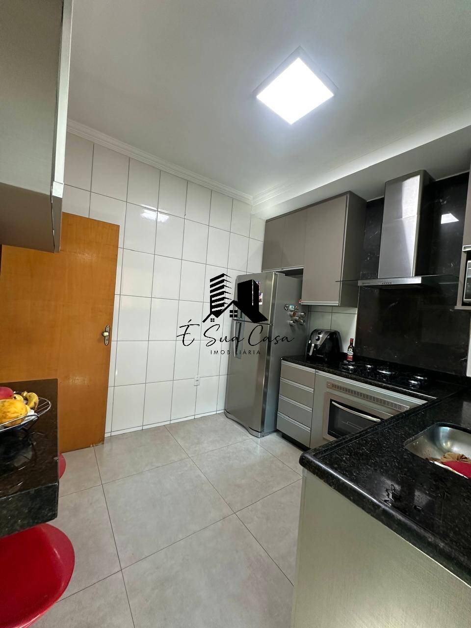 Casa à venda com 3 quartos, 141m² - Foto 7