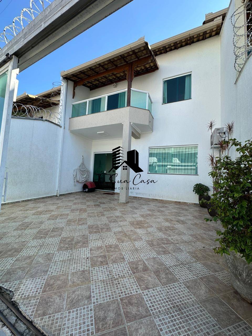 Casa à venda com 3 quartos, 141m² - Foto 1