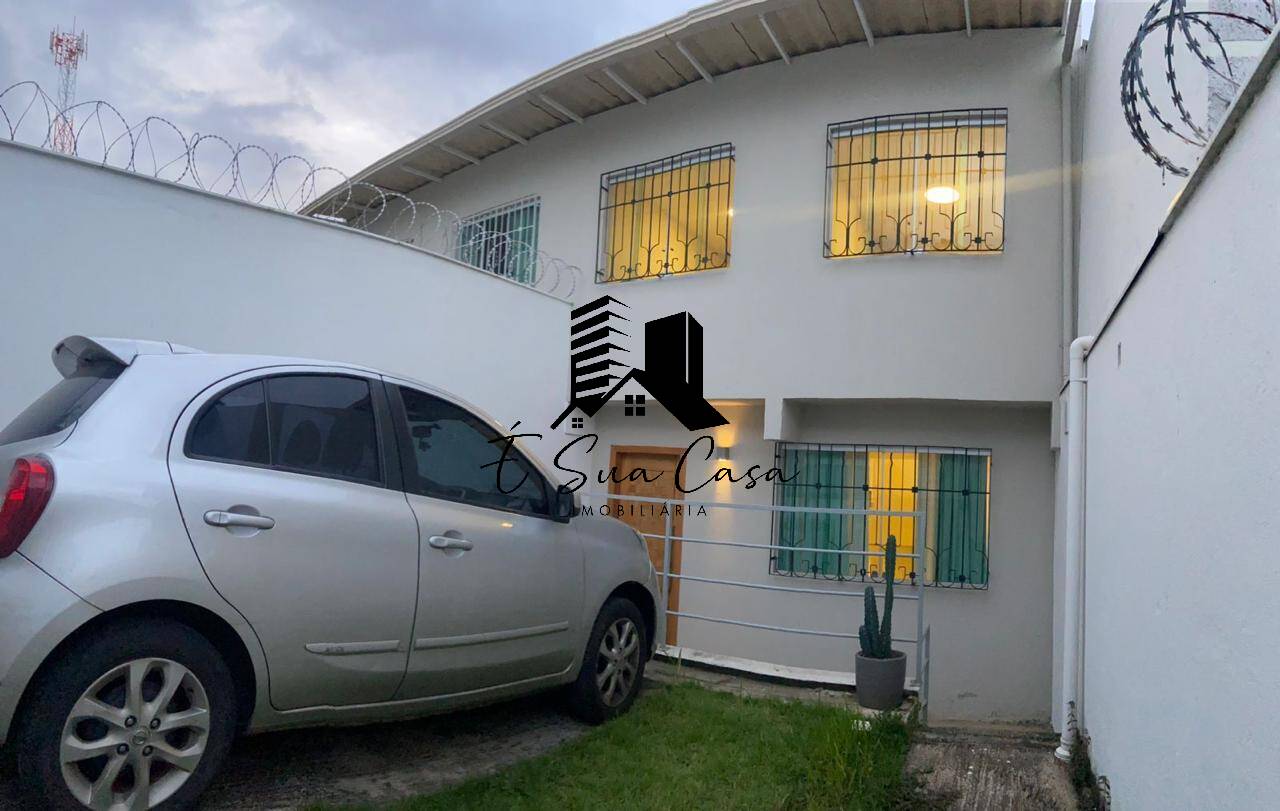 Casa à venda com 3 quartos, 137m² - Foto 1