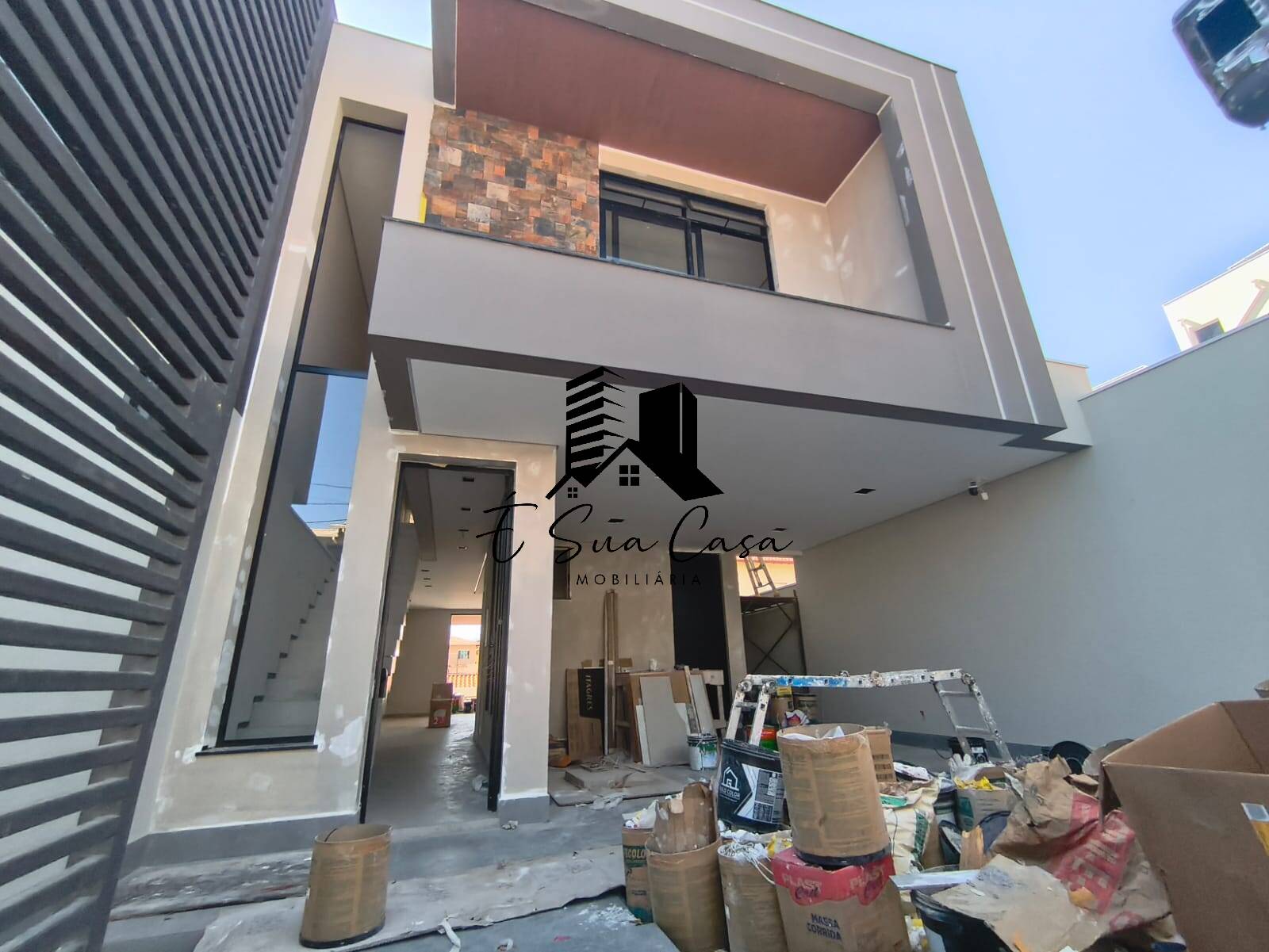 Casa à venda com 3 quartos, 210m² - Foto 1