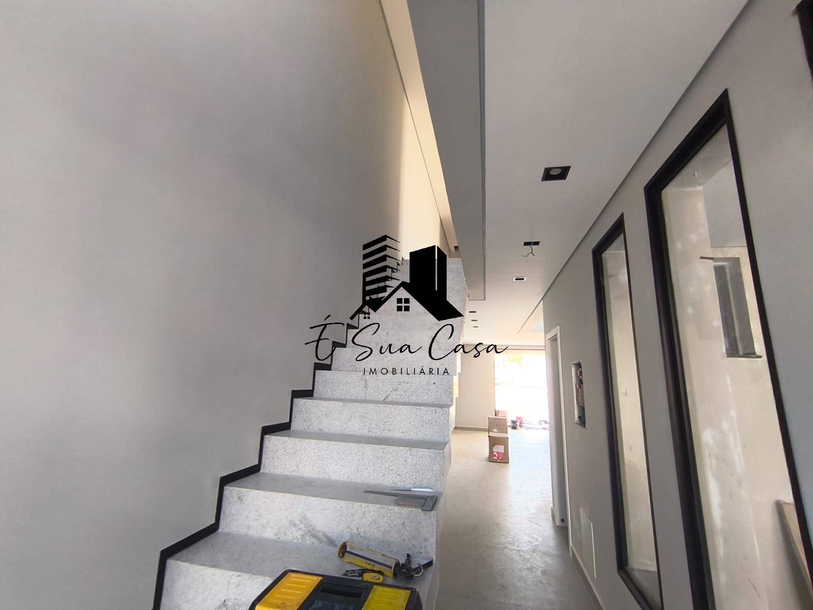 Casa à venda com 3 quartos, 210m² - Foto 4