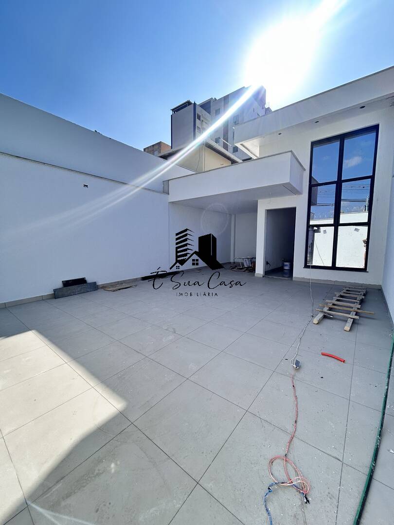 Casa à venda com 3 quartos, 116m² - Foto 2