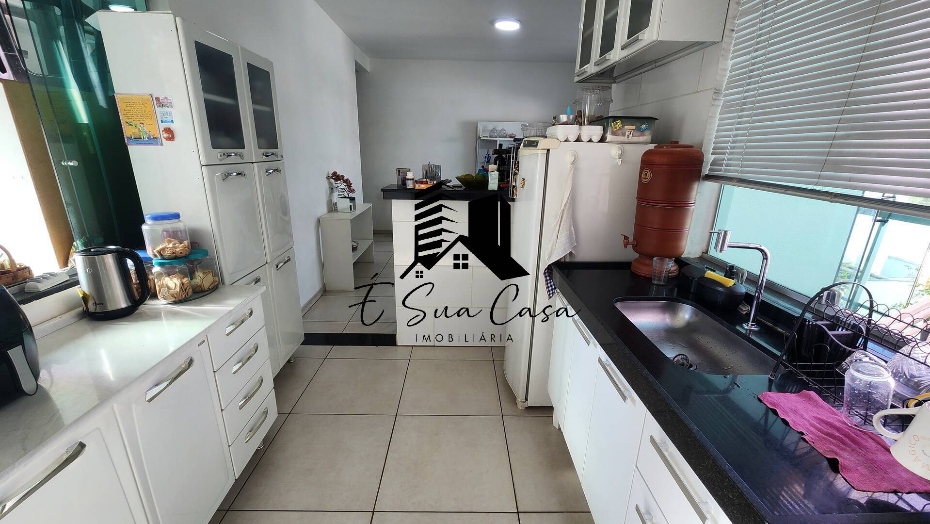 Casa à venda com 2 quartos, 105m² - Foto 4