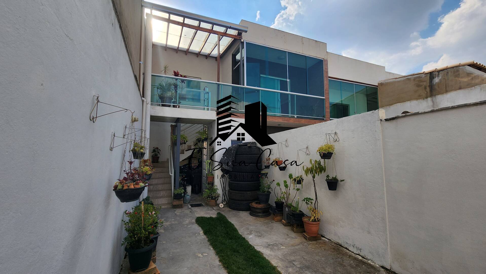 Casa à venda com 2 quartos, 105m² - Foto 1