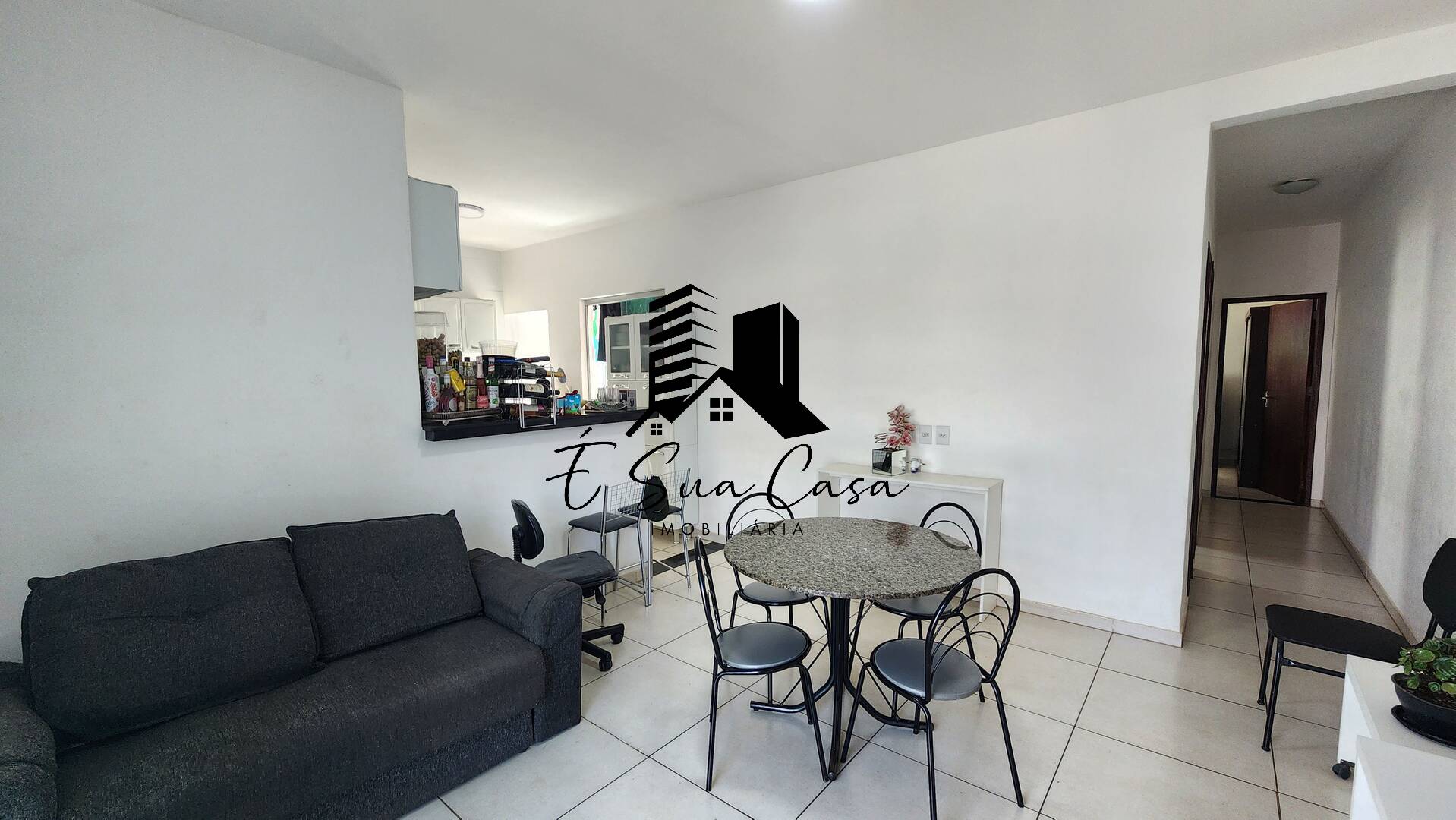 Casa à venda com 2 quartos, 105m² - Foto 2