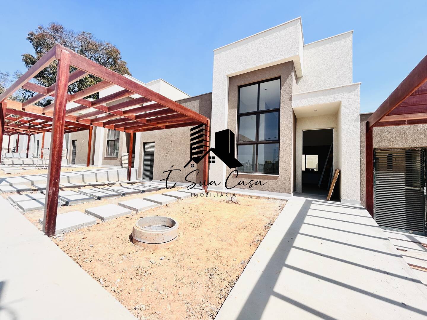 Casa à venda com 3 quartos, 88m² - Foto 1