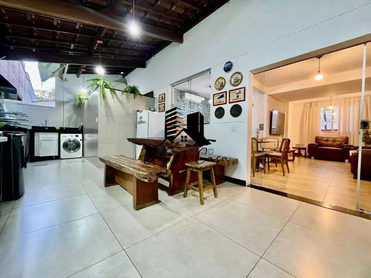 Casa à venda com 3 quartos, 132m² - Foto 1