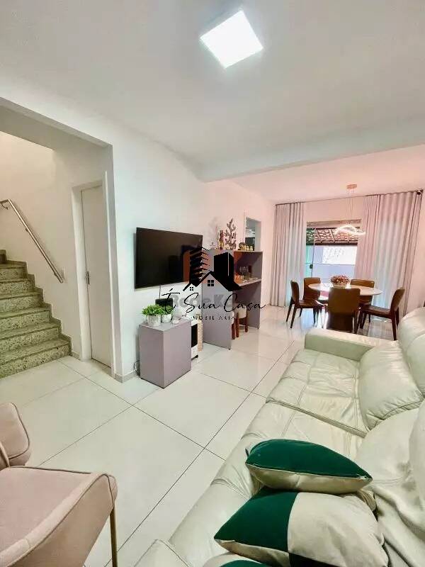 Casa à venda com 4 quartos, 156m² - Foto 1