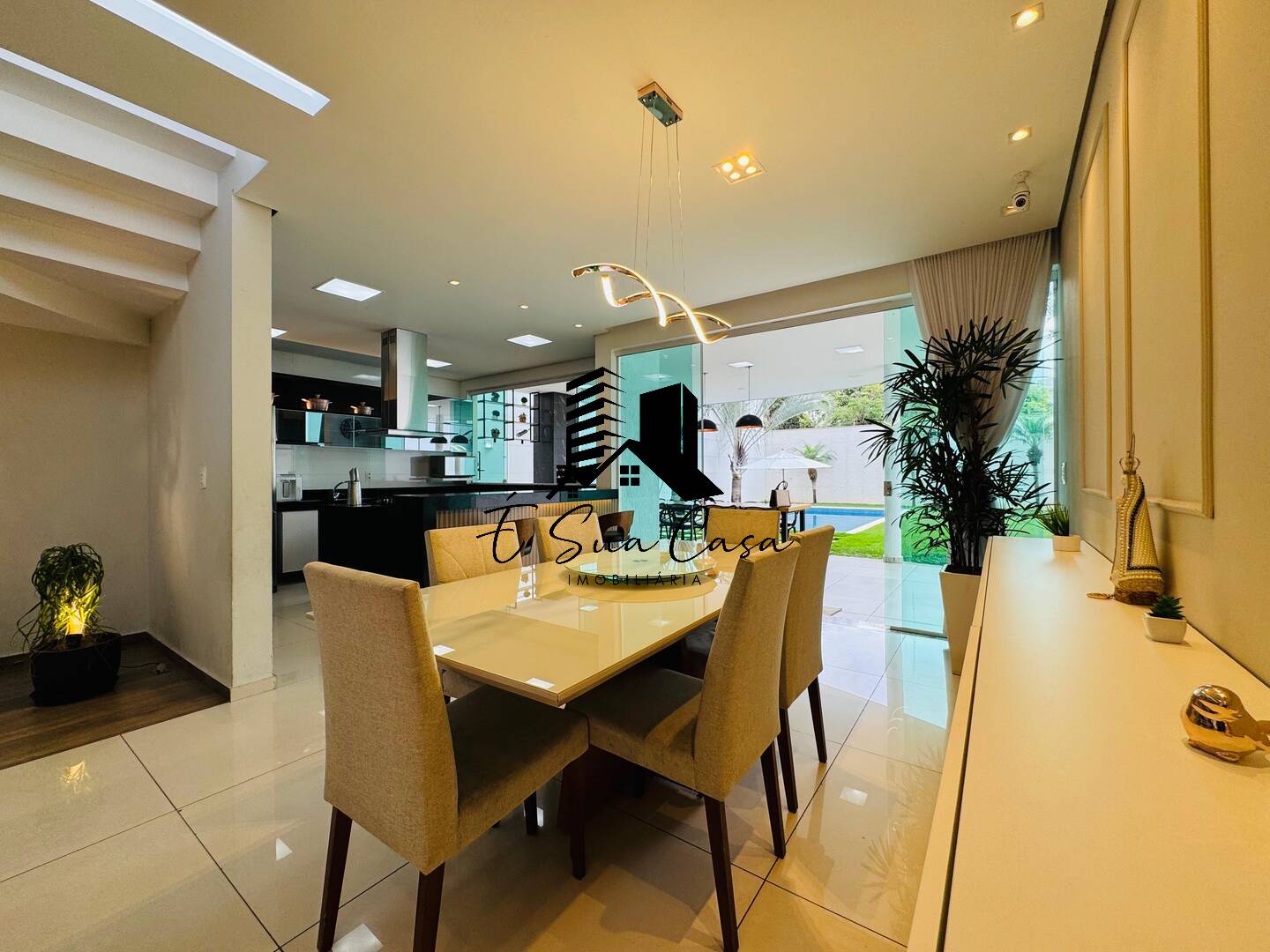 Casa à venda com 4 quartos, 360m² - Foto 3
