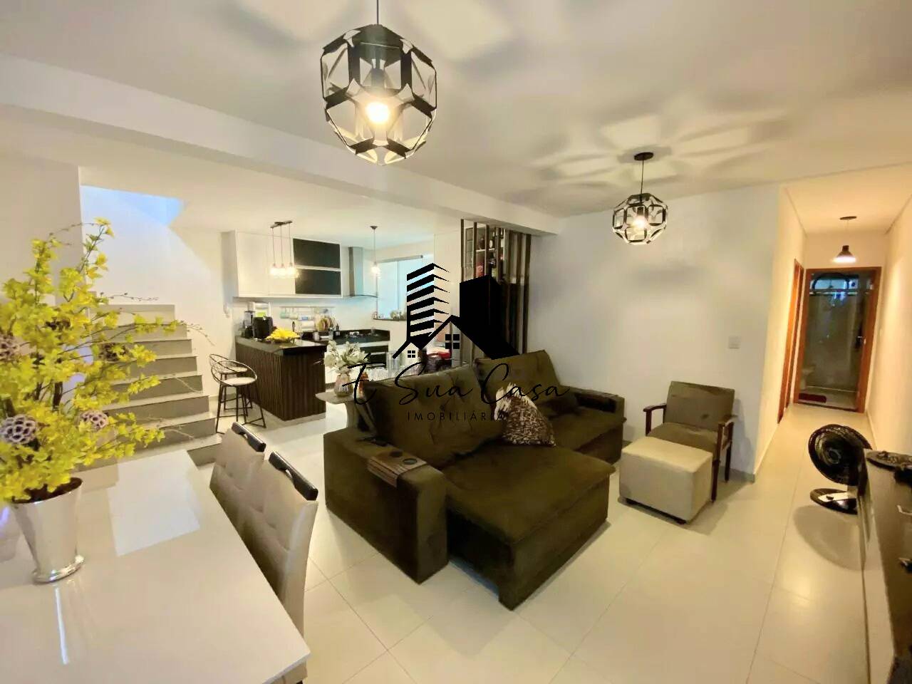 Casa à venda com 2 quartos, 155m² - Foto 1